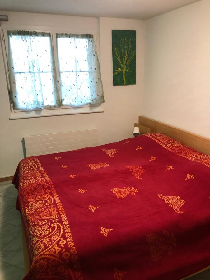 Mona'S Sleep & Go Bed & Breakfast Buren  Exterior photo