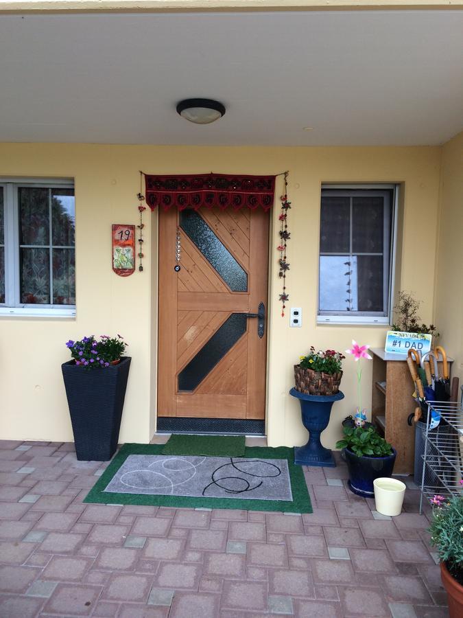 Mona'S Sleep & Go Bed & Breakfast Buren  Exterior photo