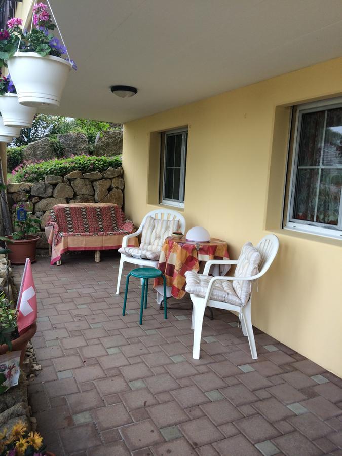 Mona'S Sleep & Go Bed & Breakfast Buren  Exterior photo